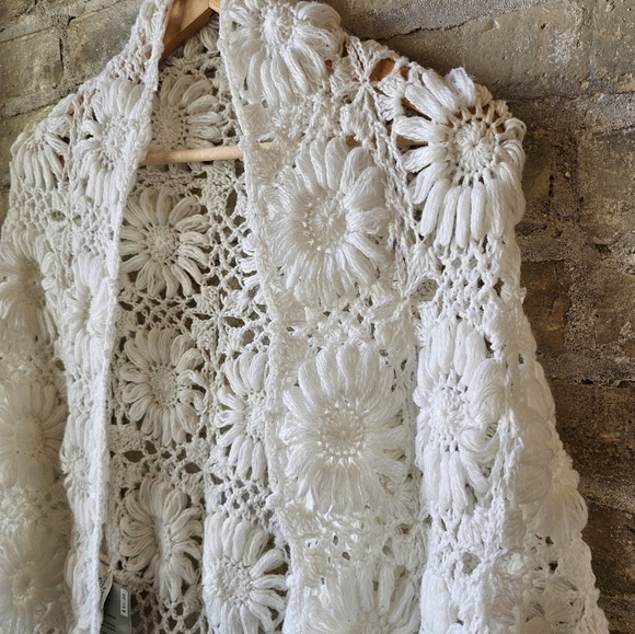 Vintage Handcrafted Crochet Flower Shall / Beach Cover-up - Picture 3 of 5